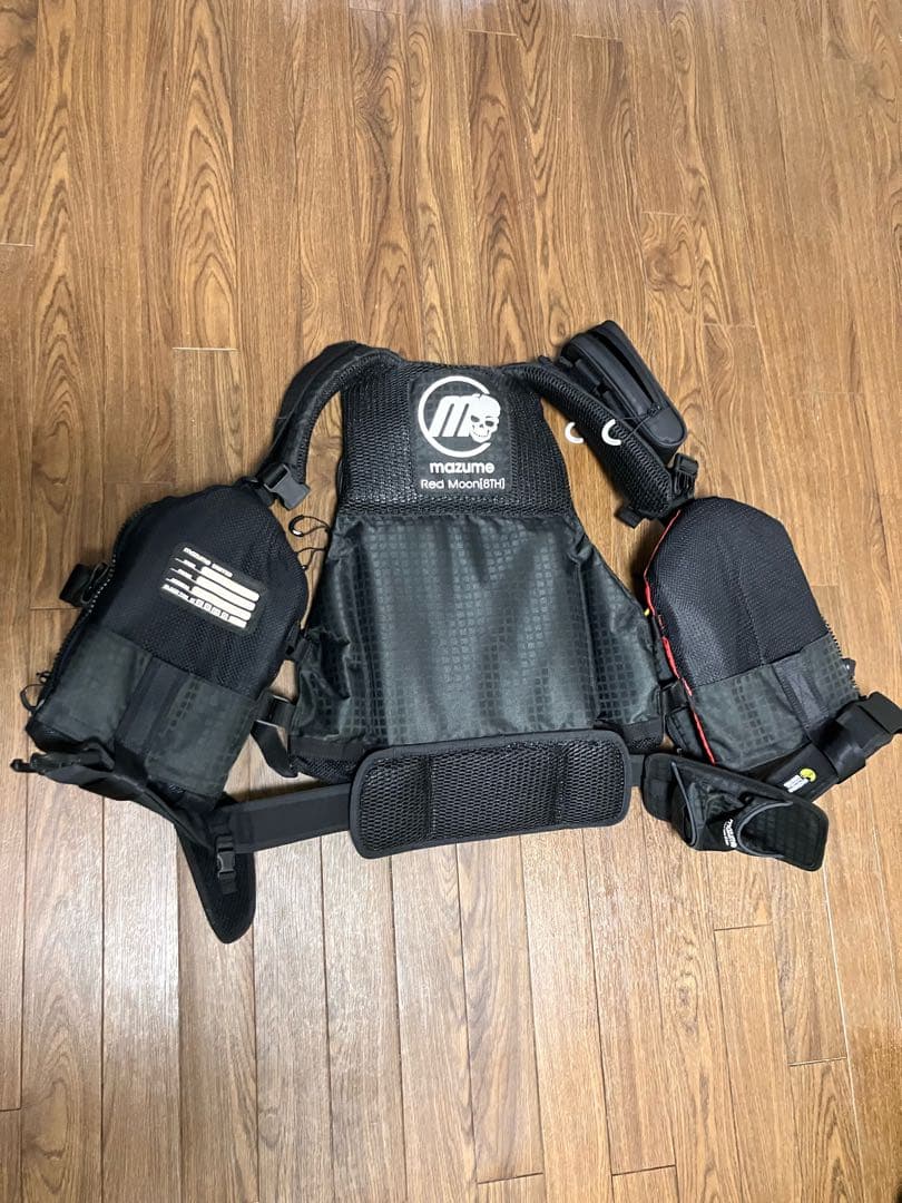 mazume フィッシングベスト 黒/赤