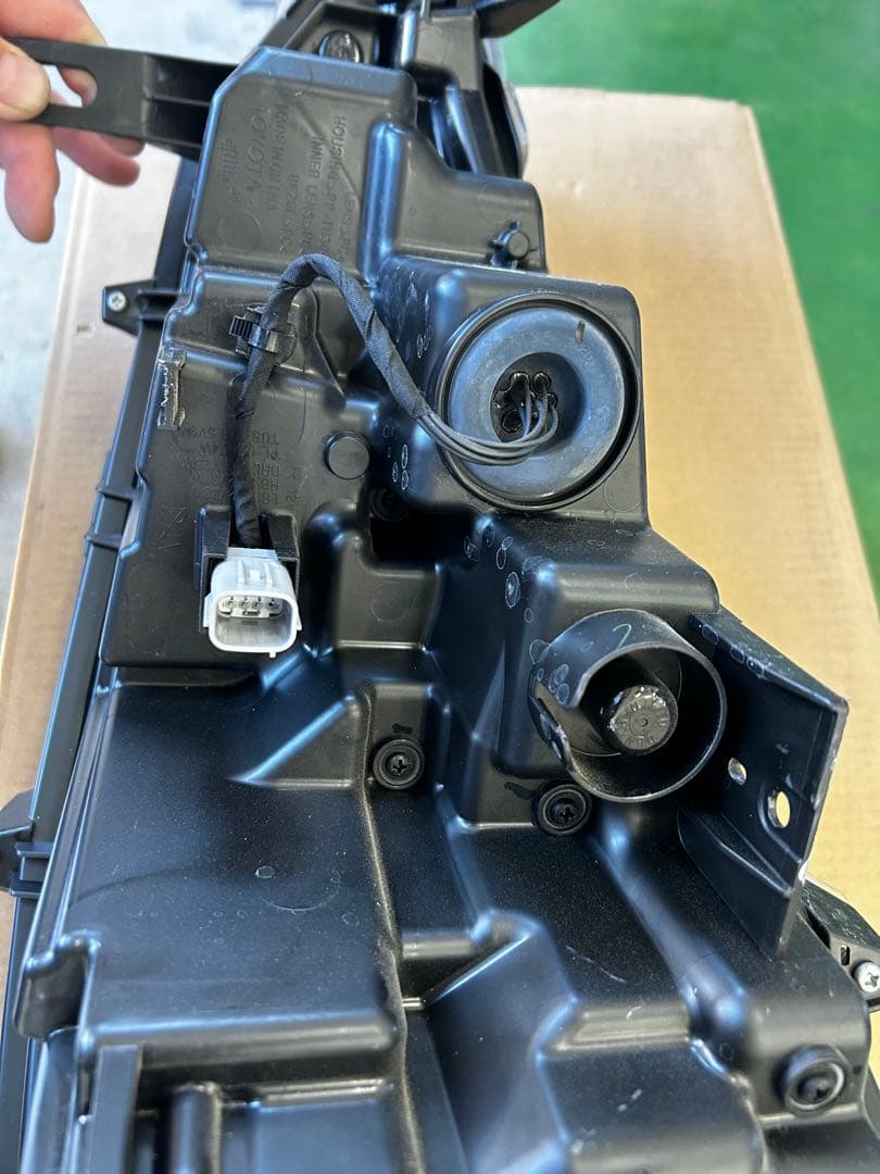 トヨタ カローラクロス ZVG11 右ヘッドライトassy