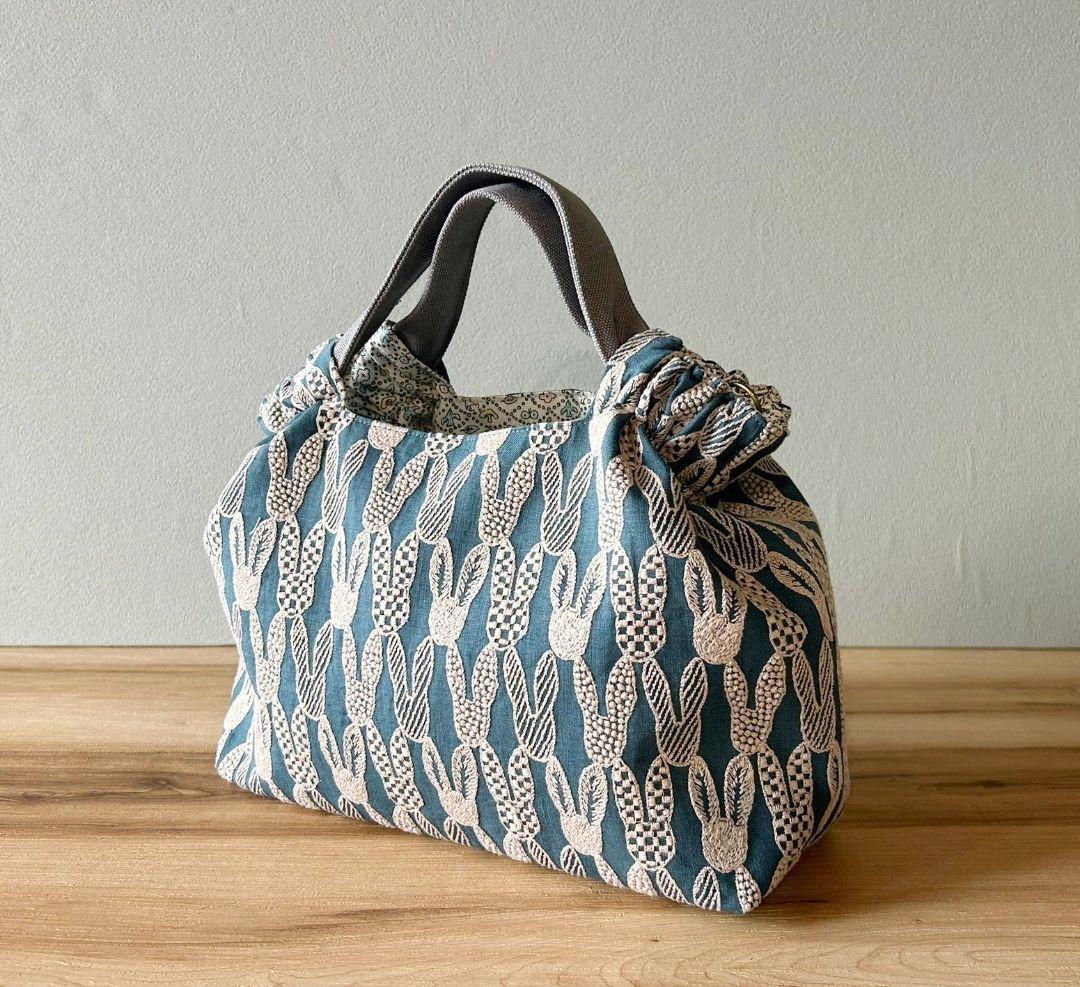 ミナペルホネンハンドメイドシャーリングバッグ（ポンピア、ブルー）