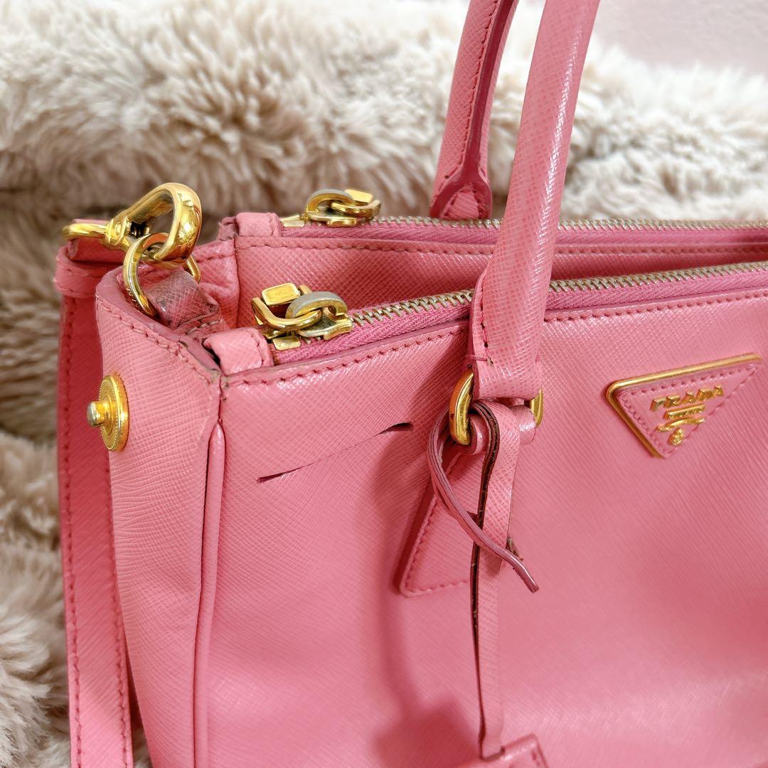 プラダ ガレリアサフィアーノ バッグ スモール ピンク ショルダーストラップ付き