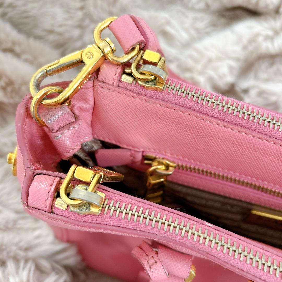 プラダ ガレリアサフィアーノ バッグ スモール ピンク ショルダーストラップ付き