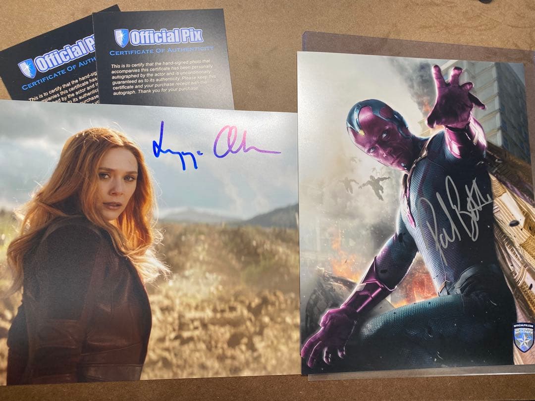 ※エリザベス・オルセンのみ　直筆サイン