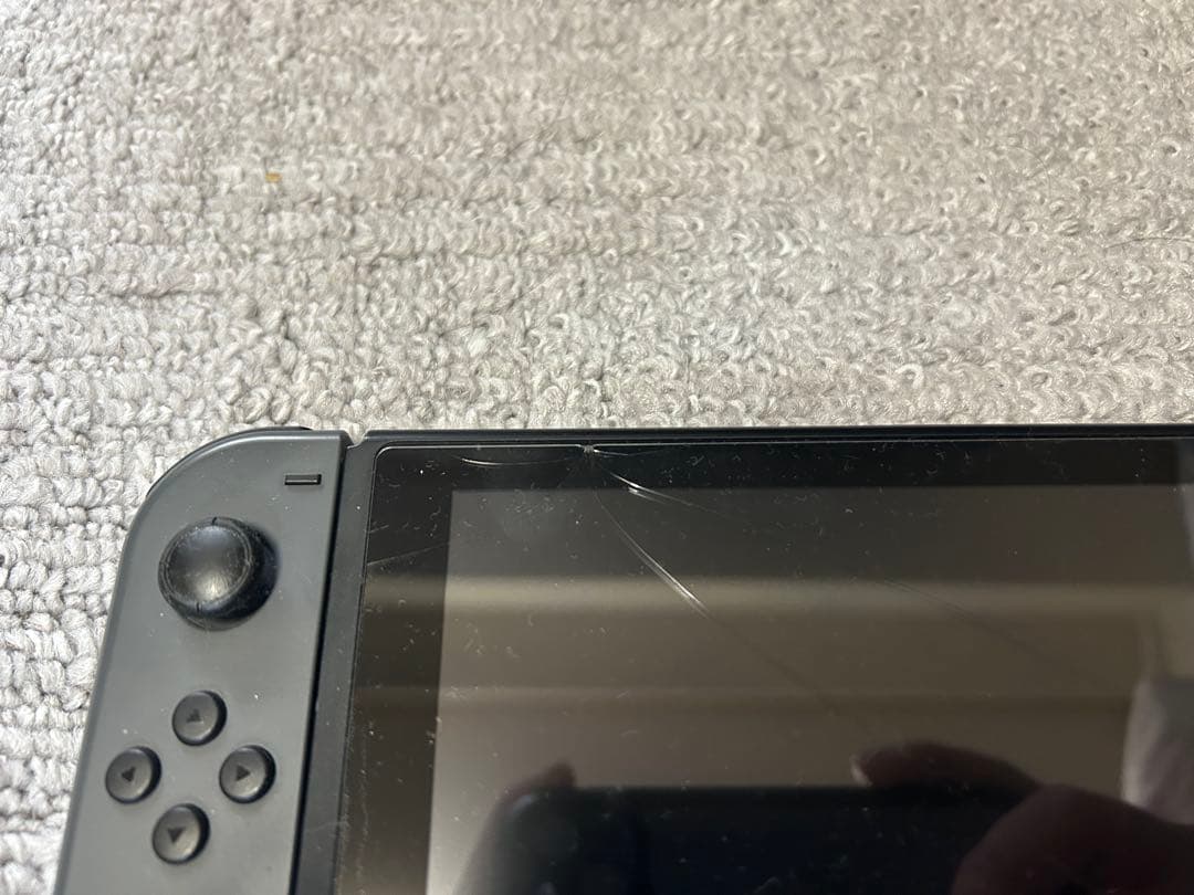 Nintendo Switch 本体 画面にひびあり