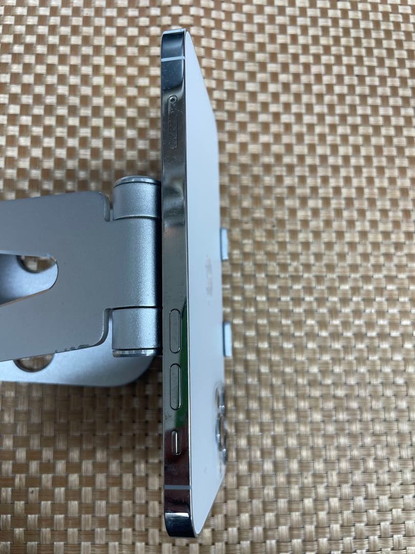 iPhone 12 Pro 128 GB シルバーSIMフリー【5555】