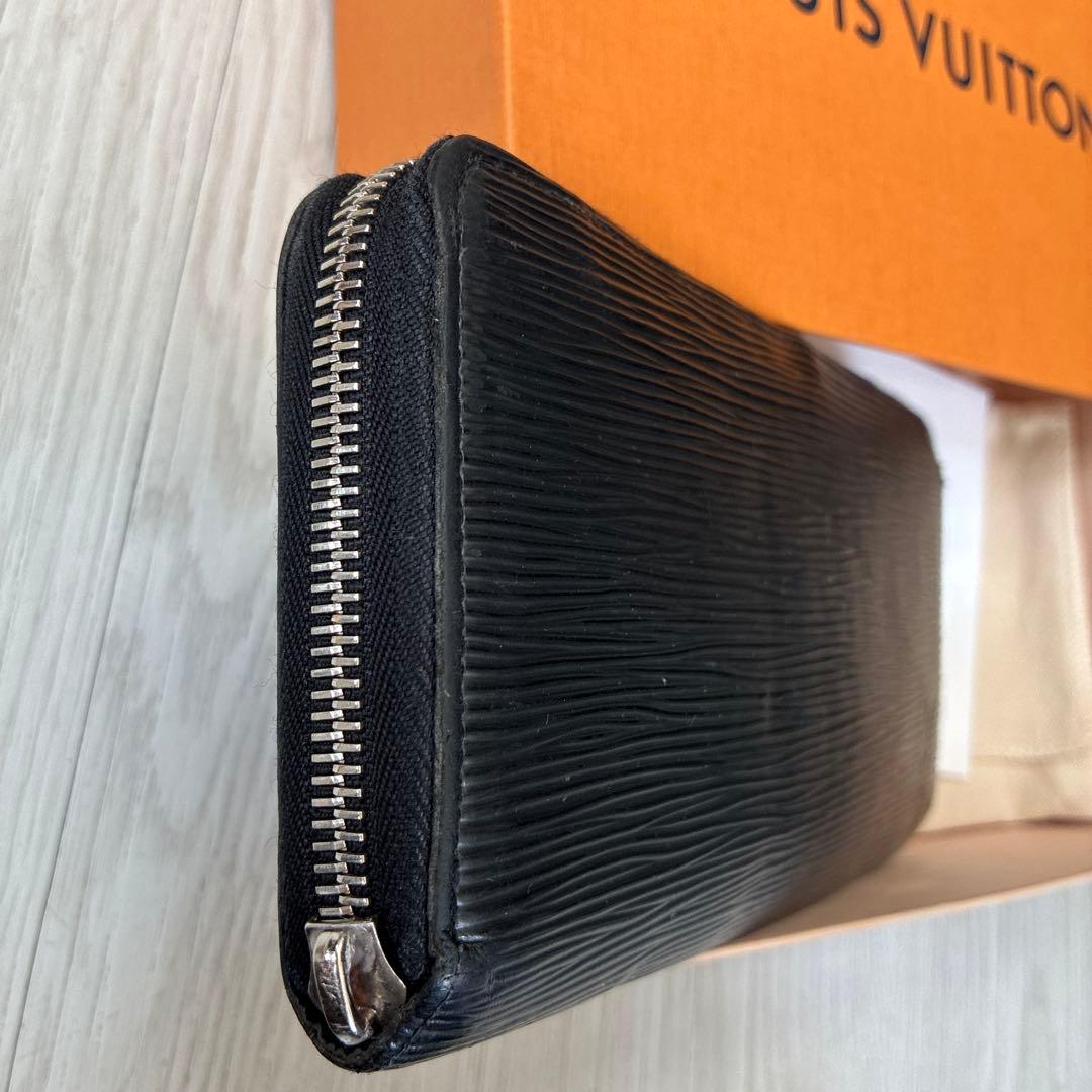 LOUIS VUITTON ジッピーウォレット エピ ラウンドファスナー