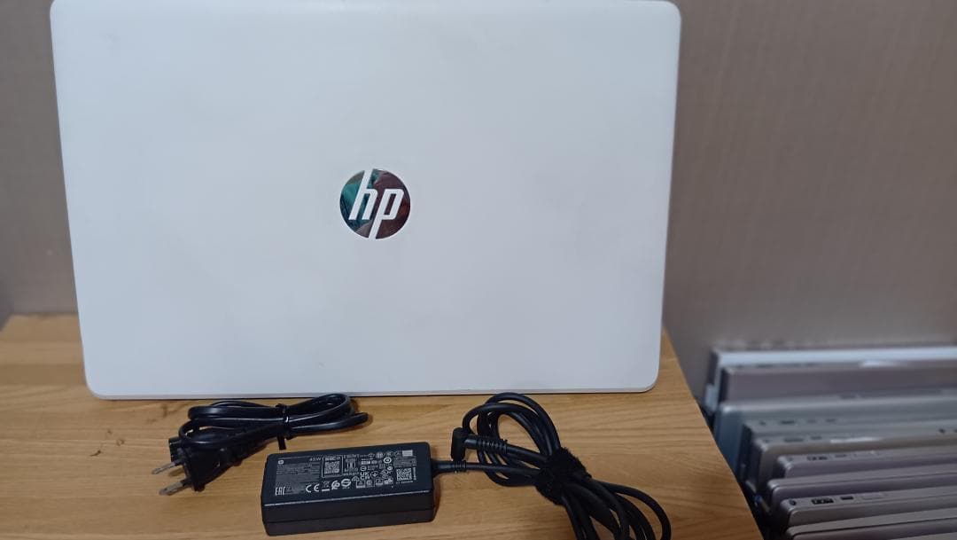 hp 15-bs005TU celeron マーブル調パームレスト⑨