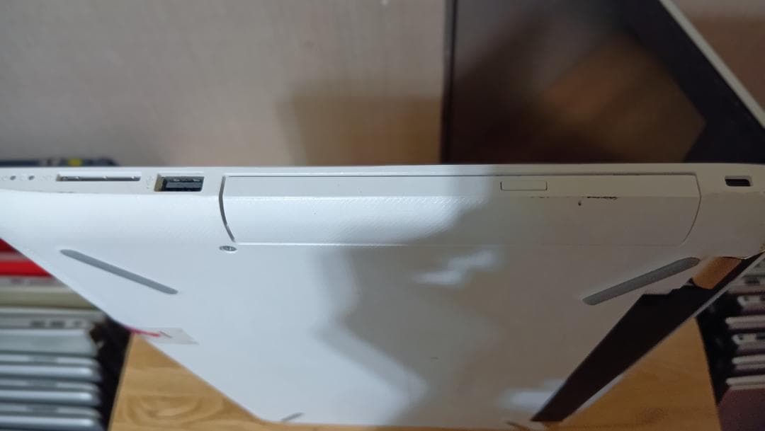 hp 15-bs005TU celeron マーブル調パームレスト⑨