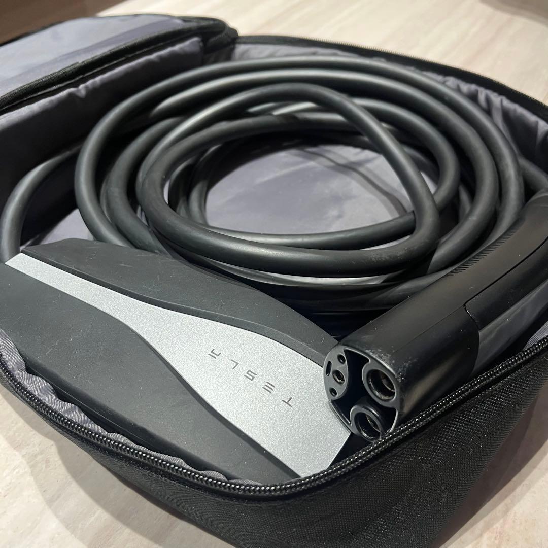 テスラ モバイルコネクター