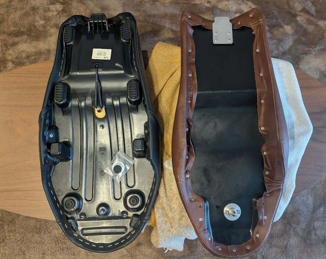 【新品未使用】ドゥカティ スクランブラー 本革シート motor rock