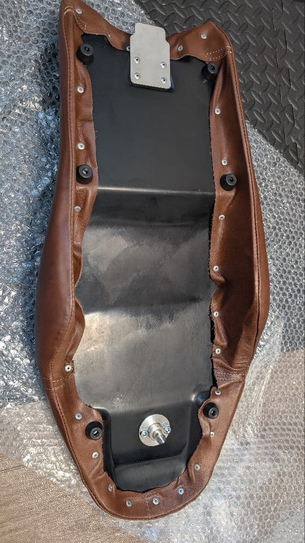 【新品未使用】ドゥカティ スクランブラー 本革シート motor rock