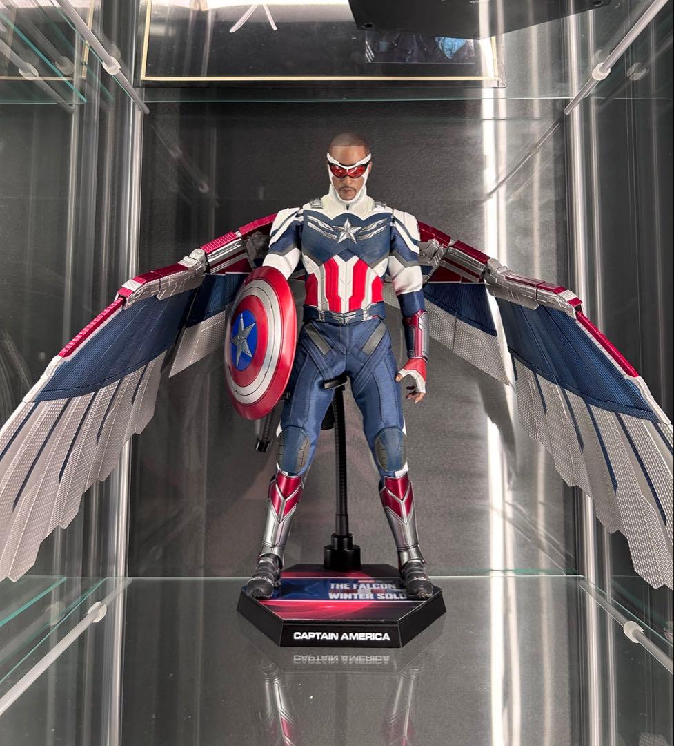 ホットトイズ　ファルコン &ウィンターソルジャー　キャプテン・アメリカ