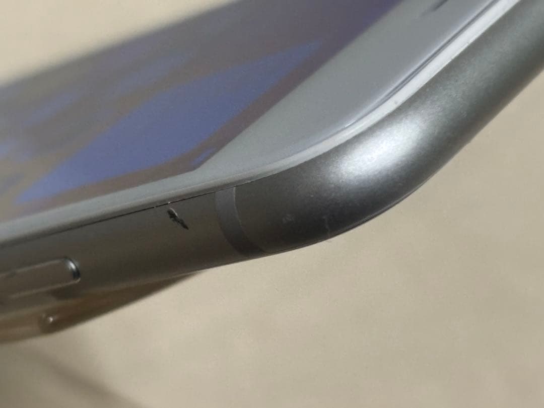 ド*ー様 Apple iPhone8 64GB SIMフリーバッテリー新品交換済