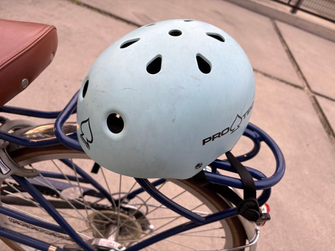 愛知直接引き取り限定【美品】自転車24インチ　6段変速、オートライト＋ヘルメット