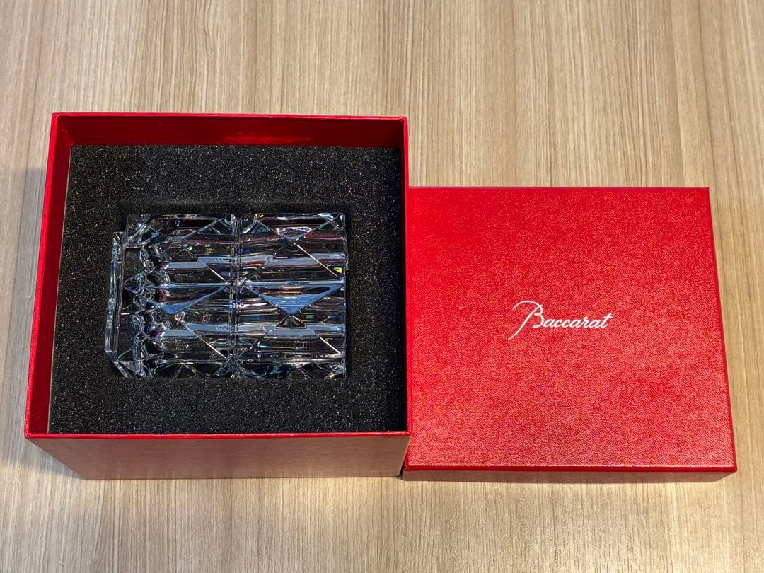 バカラ クリスタル製ペンホルダー 赤い箱付き