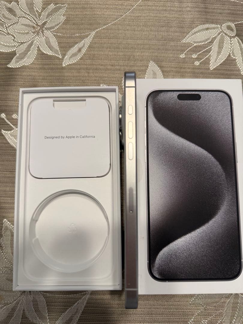 スマートフォン本体 Apple iPhone 15 Pro Max - Titanium