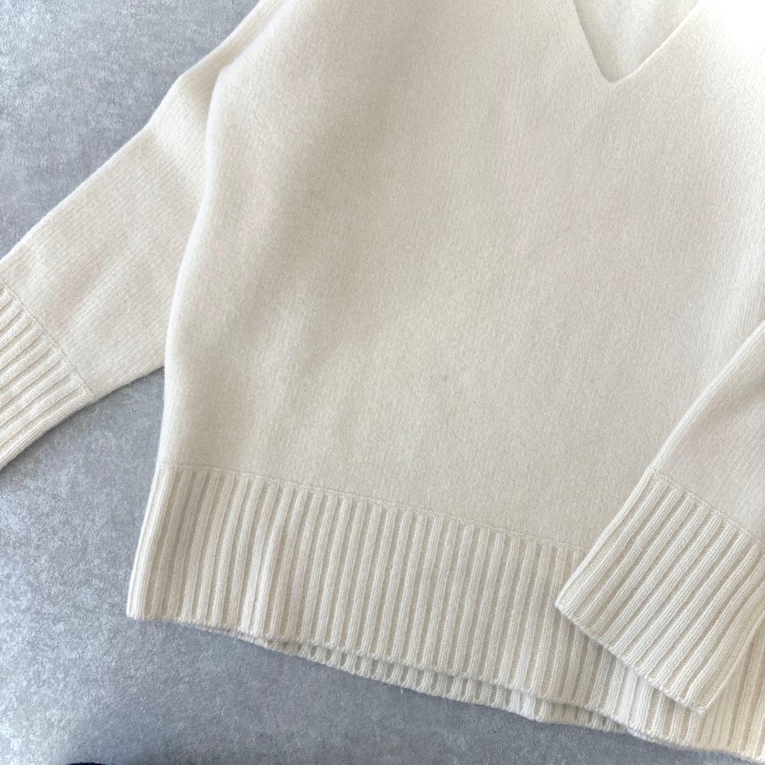 美品 ミューズドゥーズィエムクラス カシミヤ混 ウール Vネックプルオーバー 白