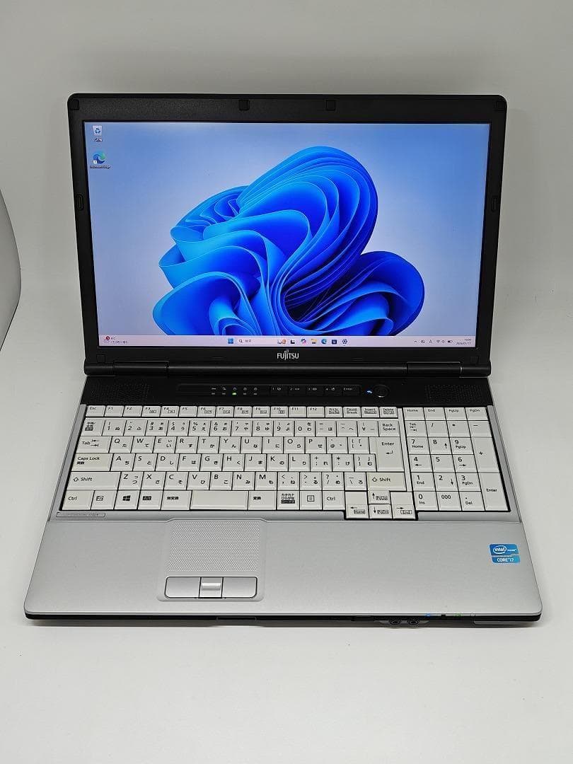 【FUJITSU】爆速 Core i7/新品SSD256GBノートパソコン　E2