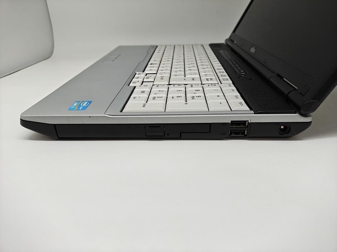 【FUJITSU】爆速 Core i7/新品SSD256GBノートパソコン　E2