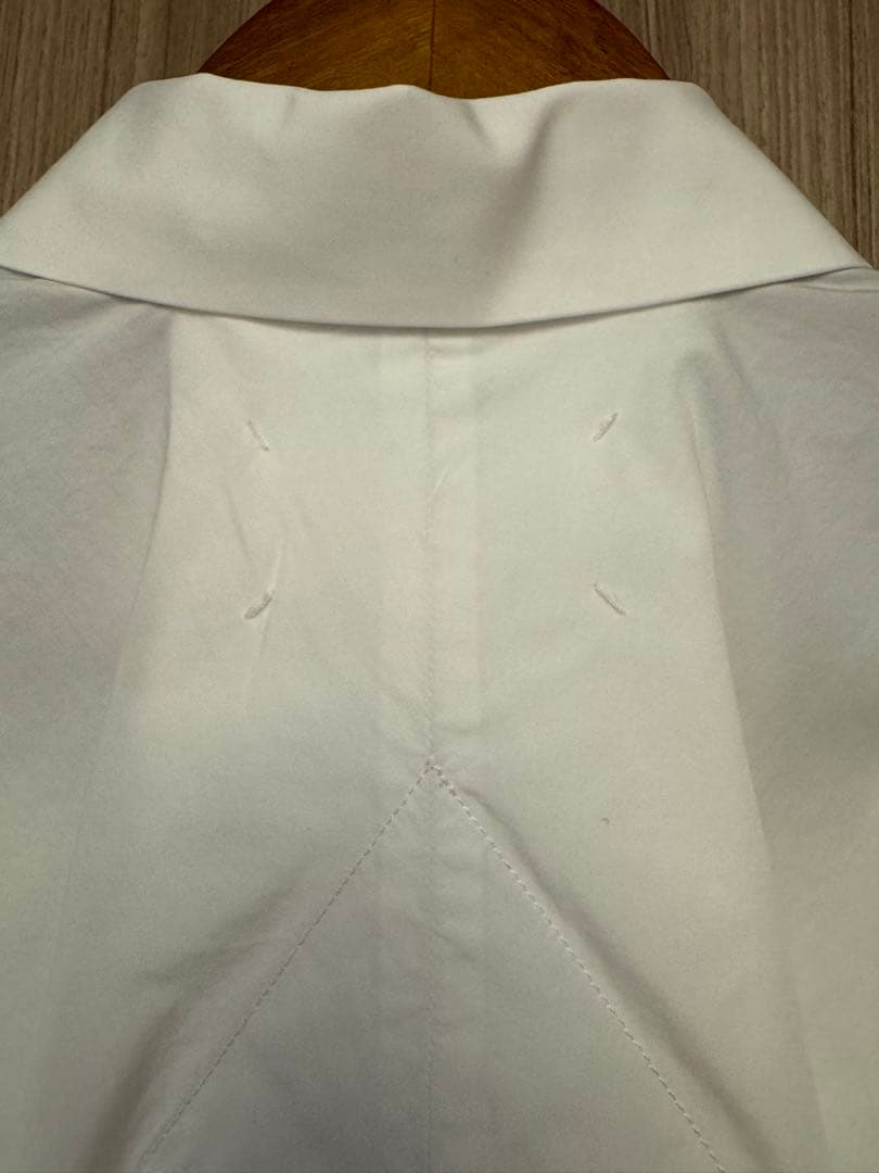 メゾン　マルジェラ　ホワイト長袖シャツ ポケット付き