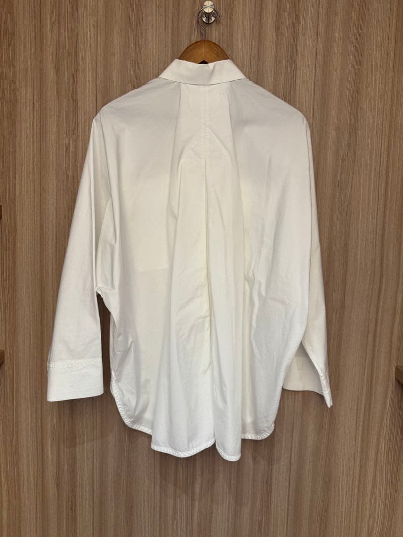 メゾン　マルジェラ　ホワイト長袖シャツ ポケット付き