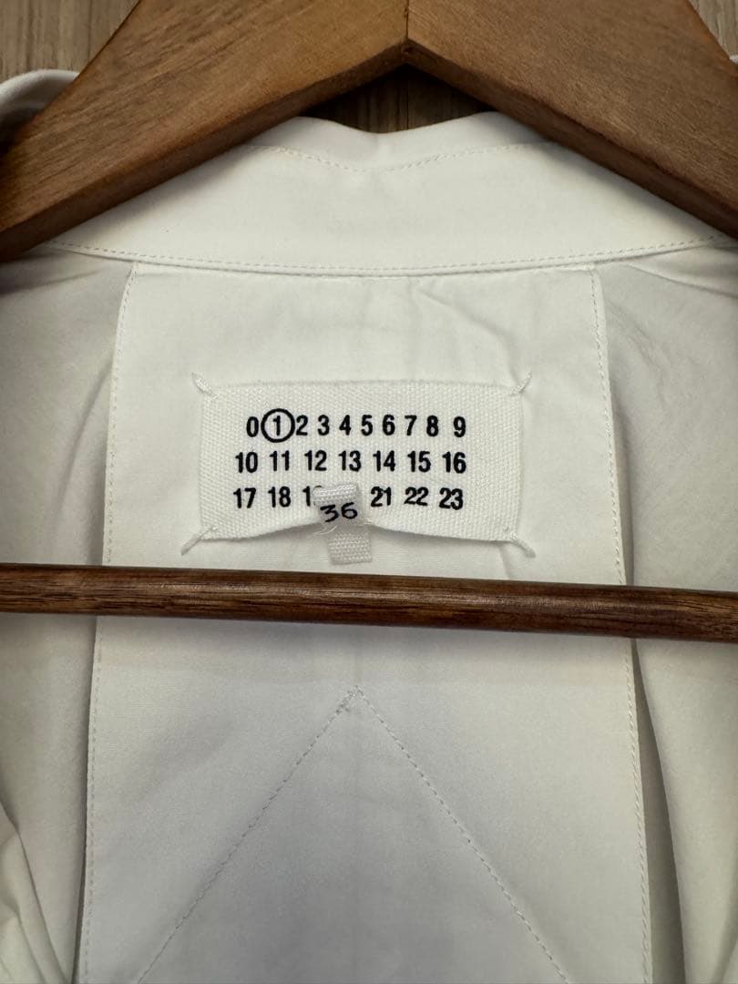 メゾン　マルジェラ　ホワイト長袖シャツ ポケット付き