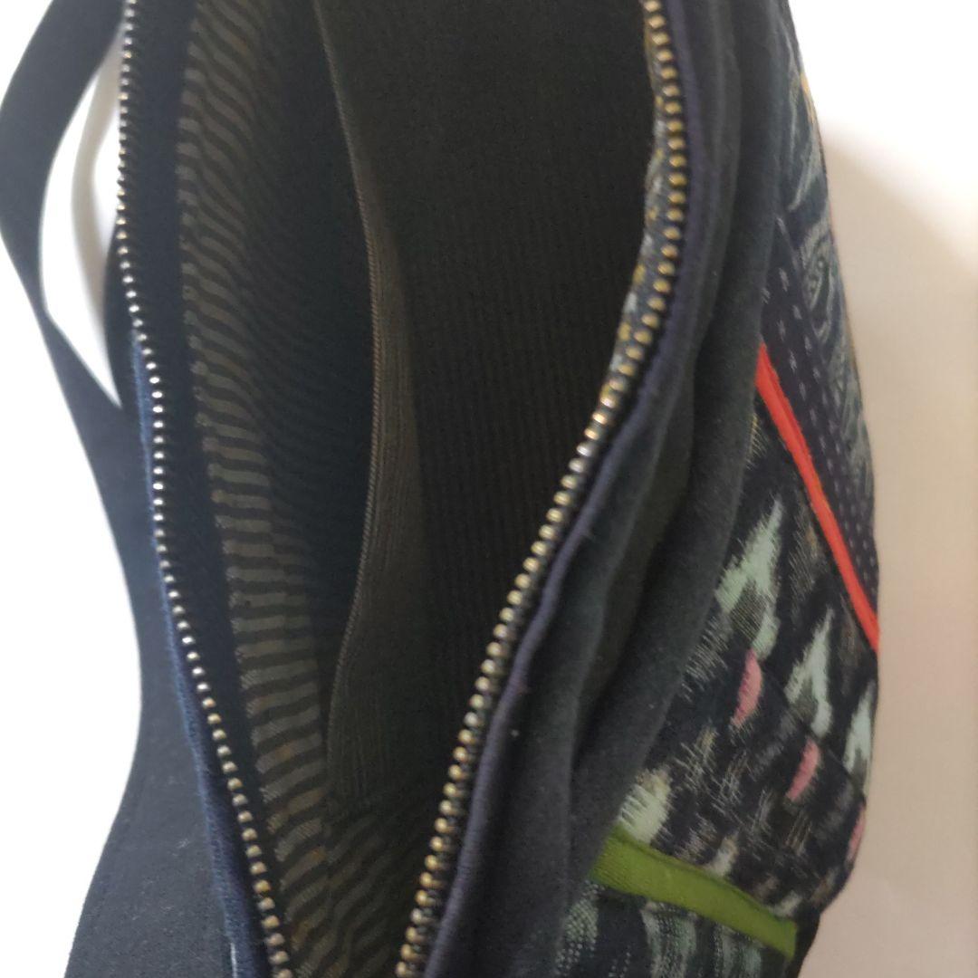 送料込み　(249)手作り　ショルダーバッグ　パッチワーク　絣　染め　絣　木綿