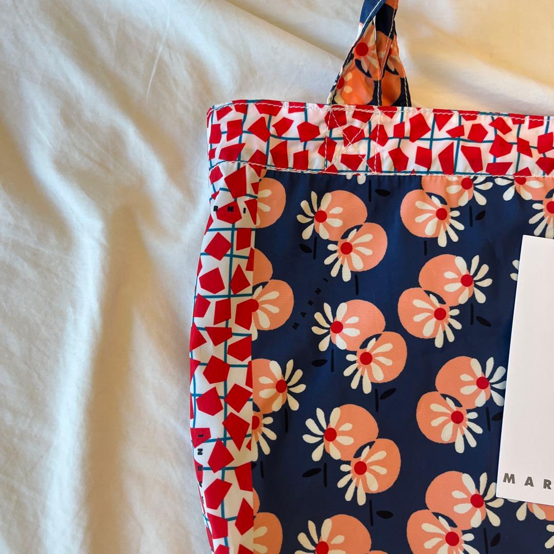 MARNI 花柄ナイロンハンドバッグ