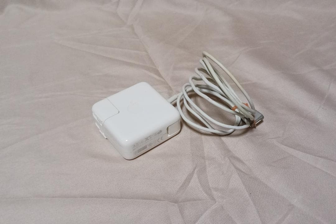 MacBook Air 11インチ　動作品　ACアダプター付属　外観使用感