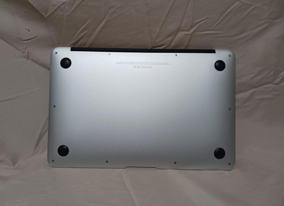 MacBook Air 11インチ　動作品　ACアダプター付属　外観使用感