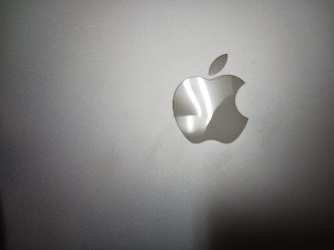 MacBook Air 11インチ　動作品　ACアダプター付属　外観使用感