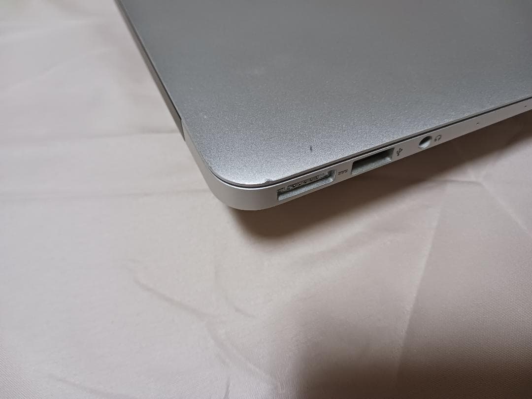 MacBook Air 11インチ　動作品　ACアダプター付属　外観使用感