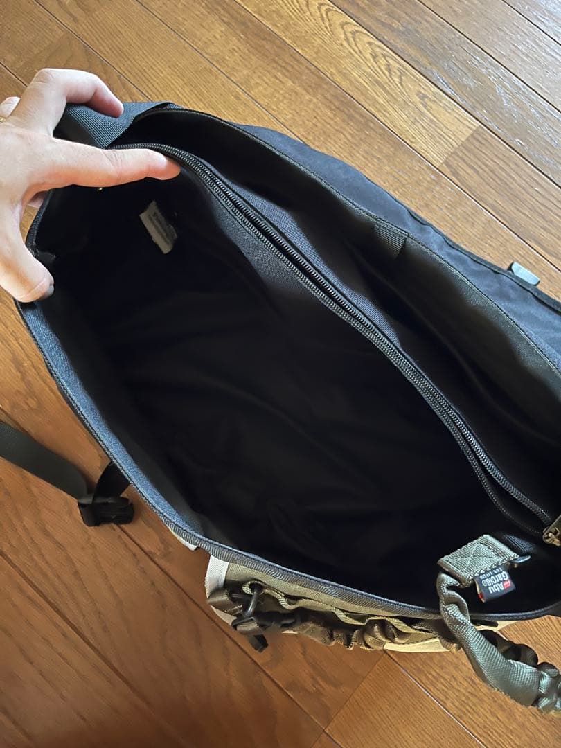 OUTDOOR × Metropolis Fishing メッセンジャーバッグ