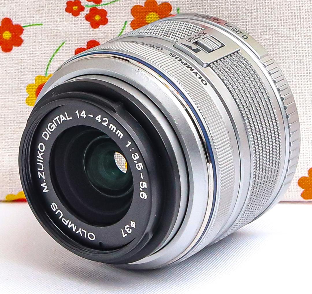 オリンパス E-PL8 ☆Wi-Fi＆自撮り可☆ミラーレス一眼☆ホワイトカラー