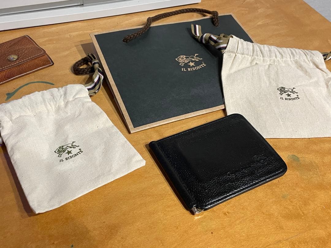 イルビゾンテ マネーグリップ ケース