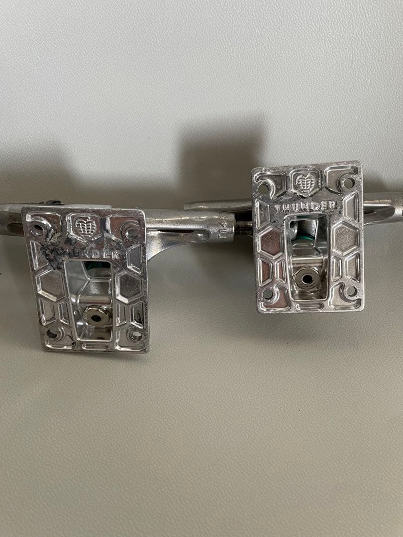 thunder トラック　サンダー　スケボー ベンチャー