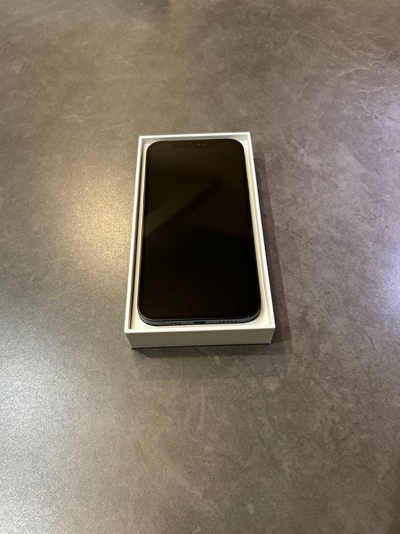 Apple iPhone 12 ブラック　64GB（SIMフリー）箱付き【美品】