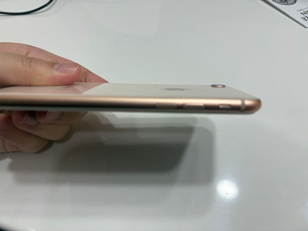 iPhone8 ゴールド バッテリー100% 外箱なし