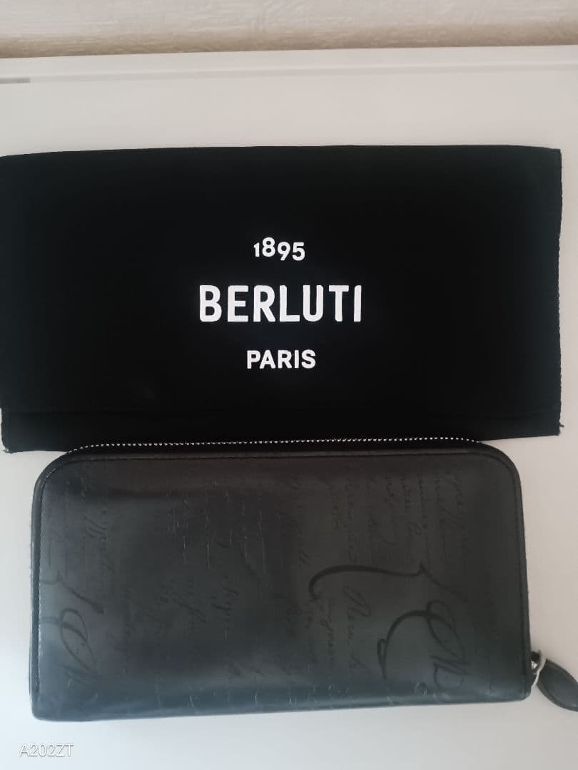 ベルルッティ ITAUBAカリグラフィラウンド ウォレットダブルスタンプ