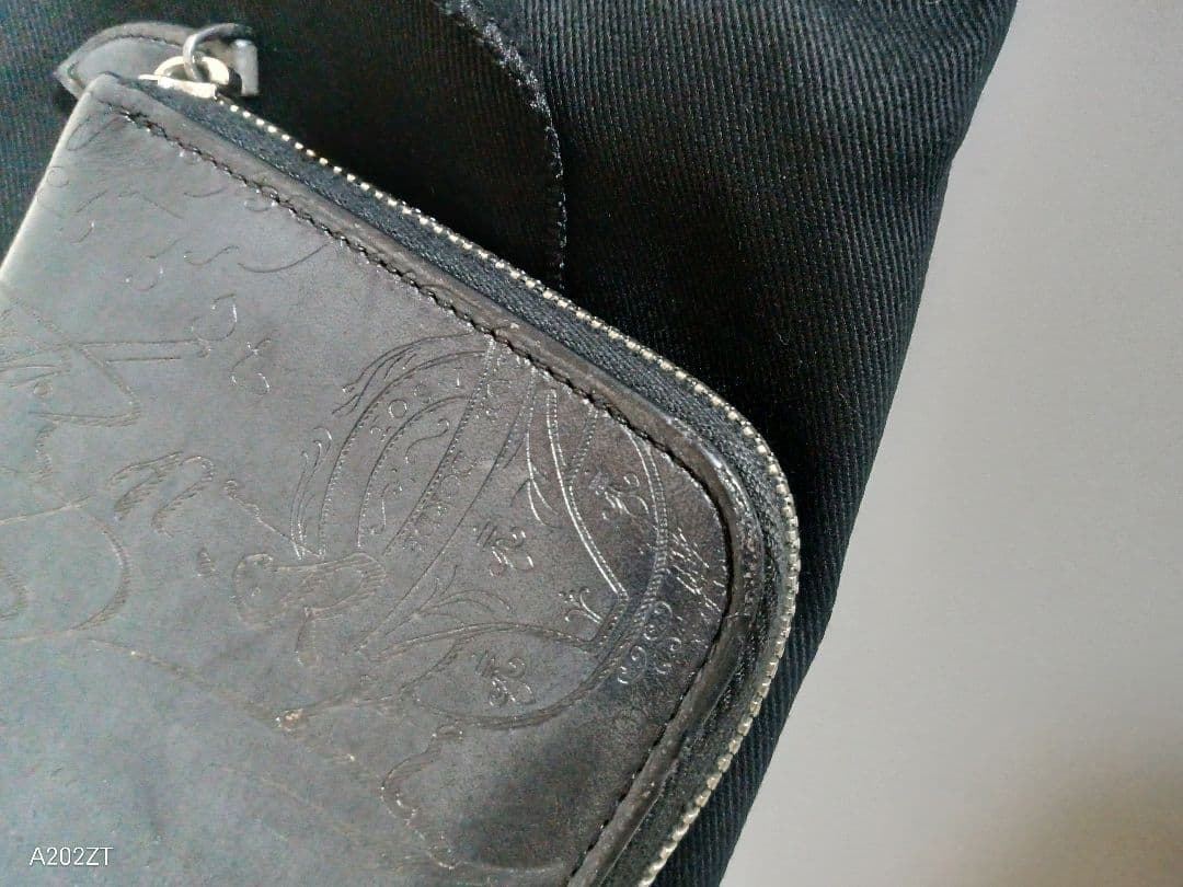 ベルルッティ ITAUBAカリグラフィラウンド ウォレットダブルスタンプ