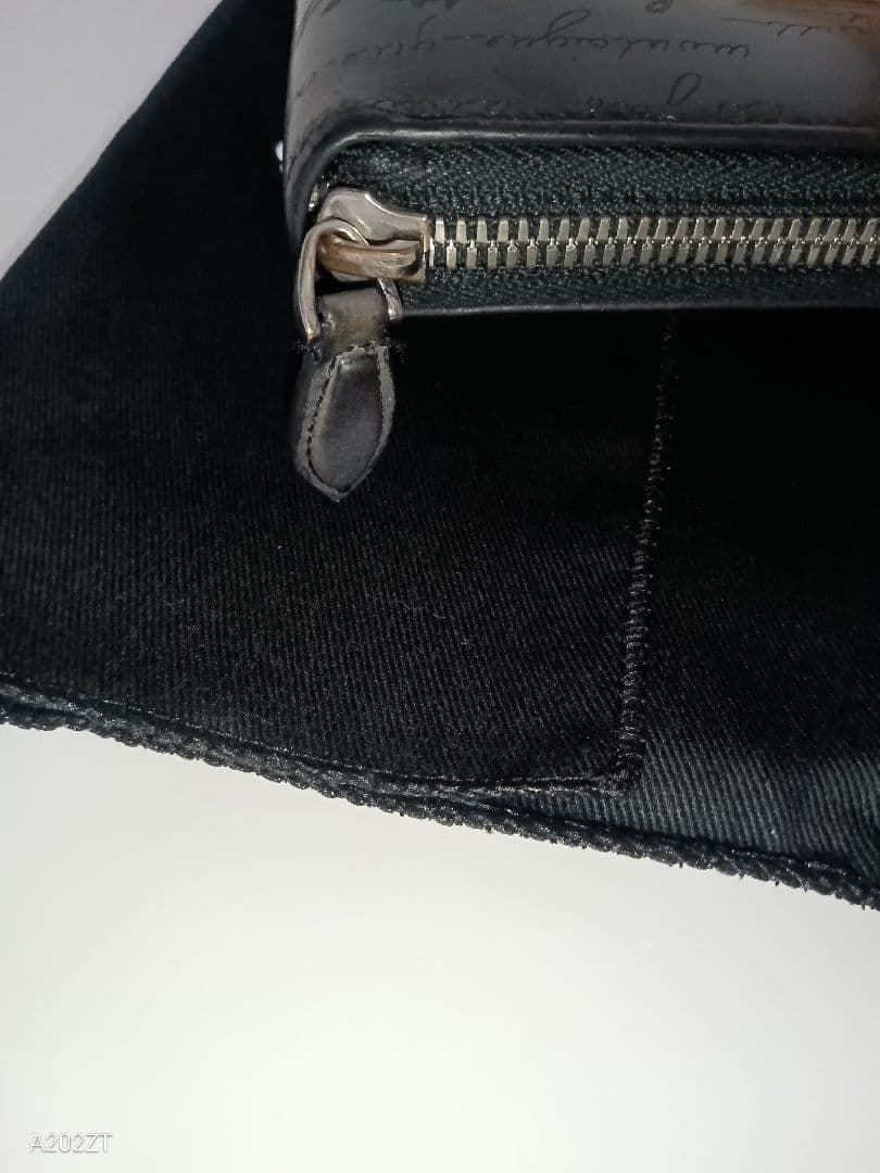 ベルルッティ ITAUBAカリグラフィラウンド ウォレットダブルスタンプ