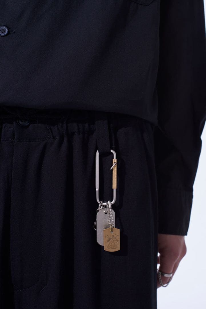 S'YTE×伊藤潤二 25aw 黒谷あざみドッグタグカラビナ / うずまき