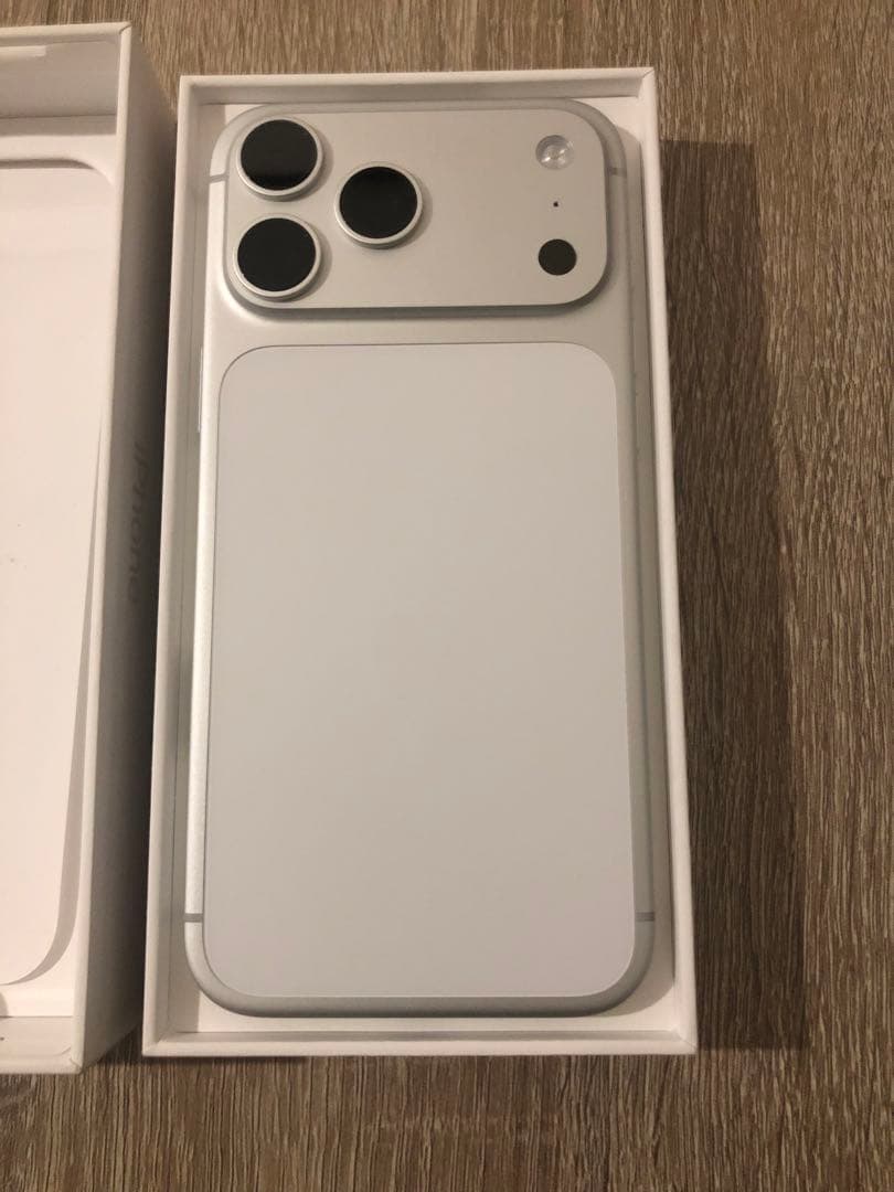 iPhone17 プロマックス512gb シルバー