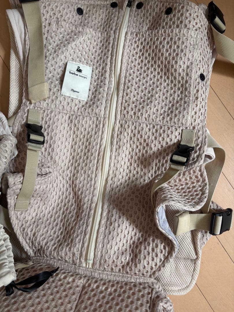 美品試着のみbebe swan 抱っこ紐 ベージュ