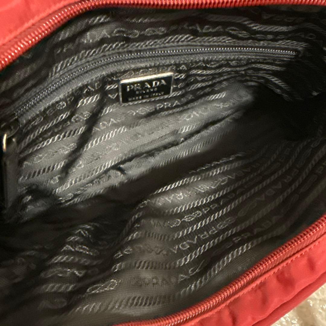 ハンドバッグ　PRADA ナイロン　レッド