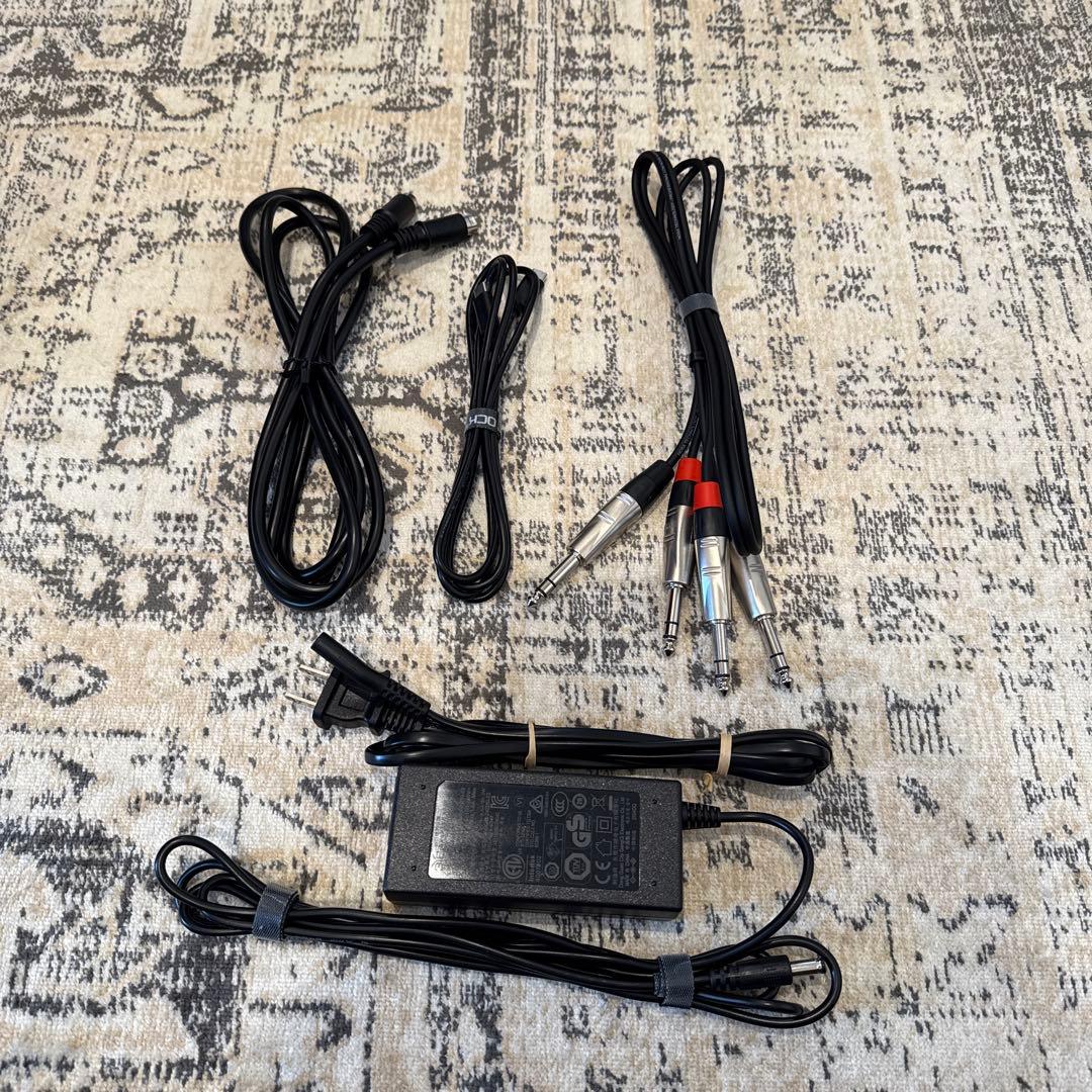 【動作確認済】ADAM AUDIO D3V（おまけTRSケーブル付）