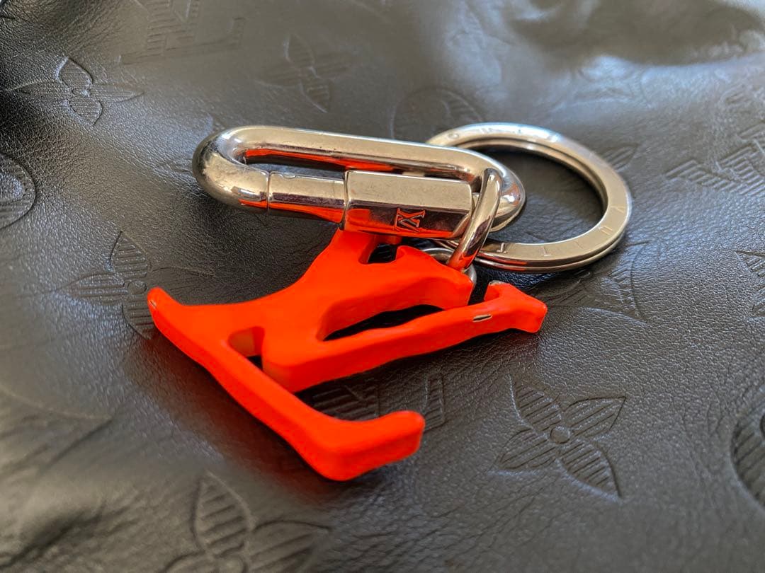 ルイヴィトン　バッグチャーム　キーホルダー