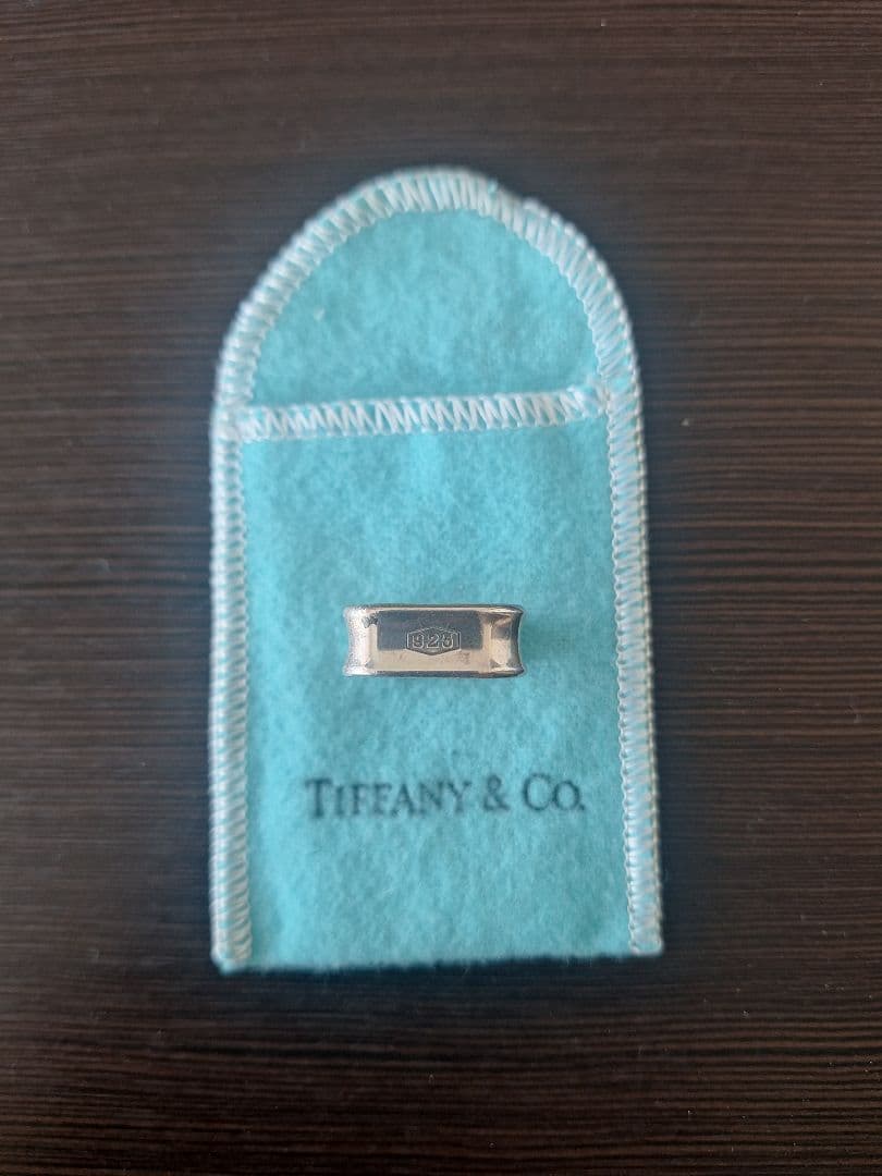 Tiffany & Co.の925シルバー製スクエアリング