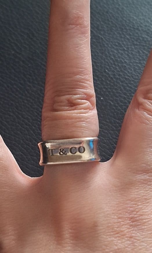 Tiffany & Co.の925シルバー製スクエアリング