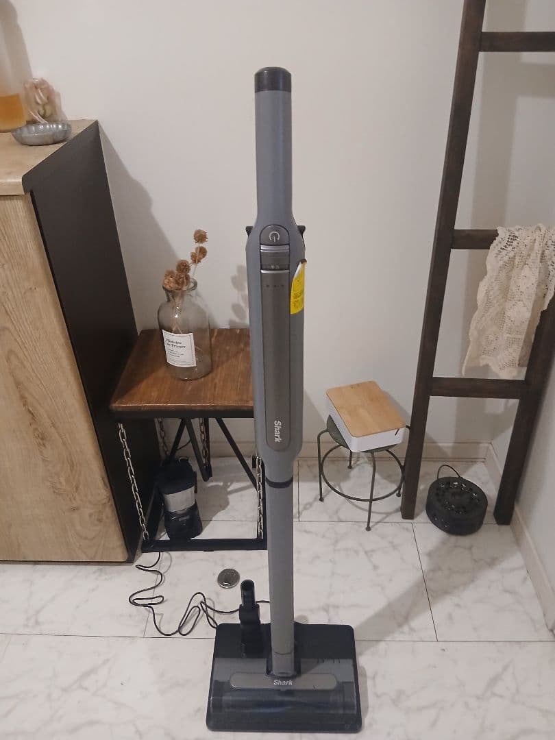 吉*生様 Shark コードレス掃除機 CS100JGR 充電スタンド付