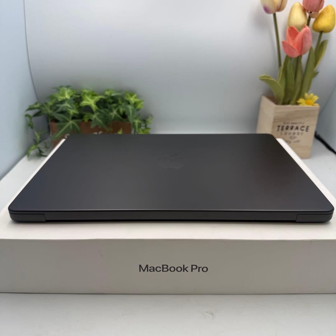 MacBook Pro M4 14インチ 2024 16GB / 512GB